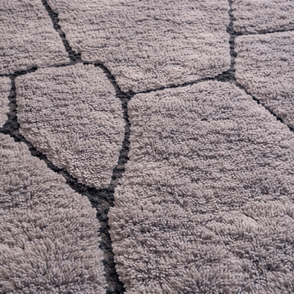 Tapis Berbere Beni Ouarain Texturé en Gris avec Franges