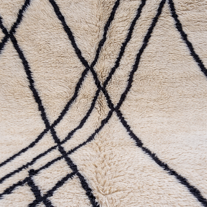 Tapis Berbere Beni Ouarain à Motifs Géométriques Noirs
