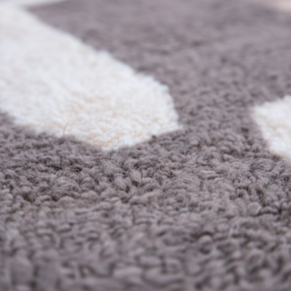 Tapis Berbere Beni Ouarain à Motifs Symétriques Gris et Blanc