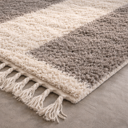 Tapis Berbere Beni Ouarain à Motifs Symétriques Gris et Blanc
