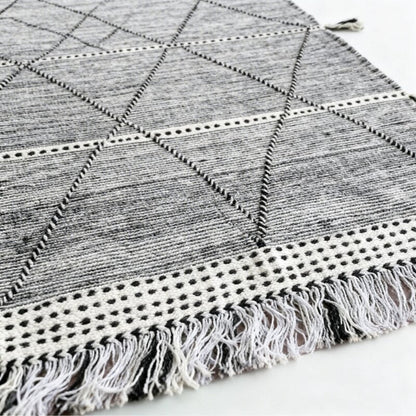 Tapis Berbere Zanafi à Motifs Géométriques Noir et Blanc