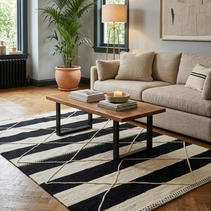 Tapis Berbere Zanafi Noir à Rayures et Losanges